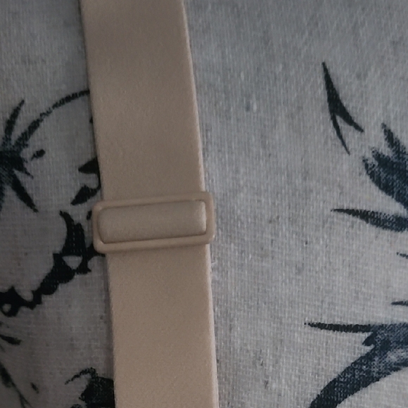 NWT SKIMS 40DD MSRP$68.00 Fits Everybody Full Coverage Wired Sand - Picture 5 of 5